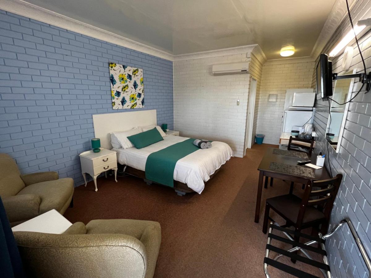 غلين اينيس Jillaroo Motor Inn المظهر الخارجي الصورة