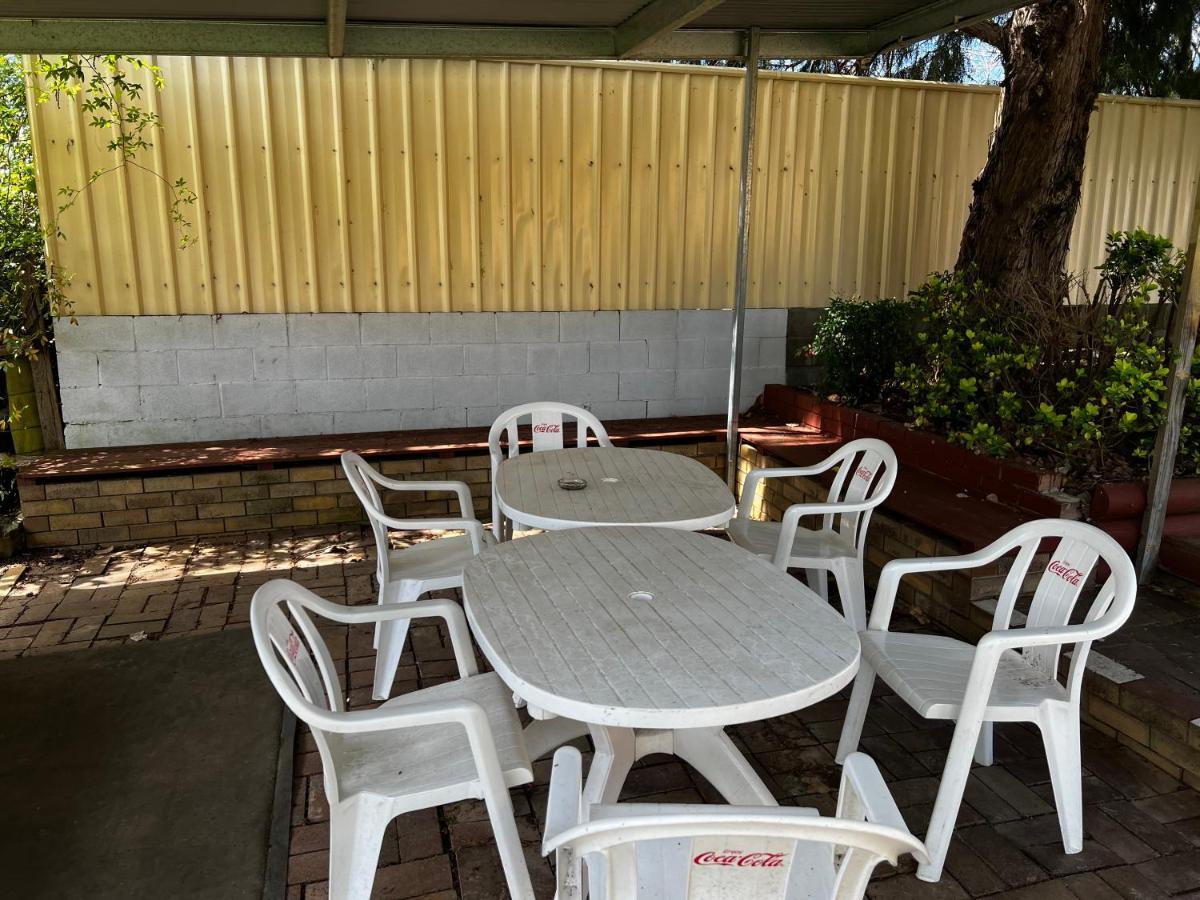 غلين اينيس Jillaroo Motor Inn المظهر الخارجي الصورة