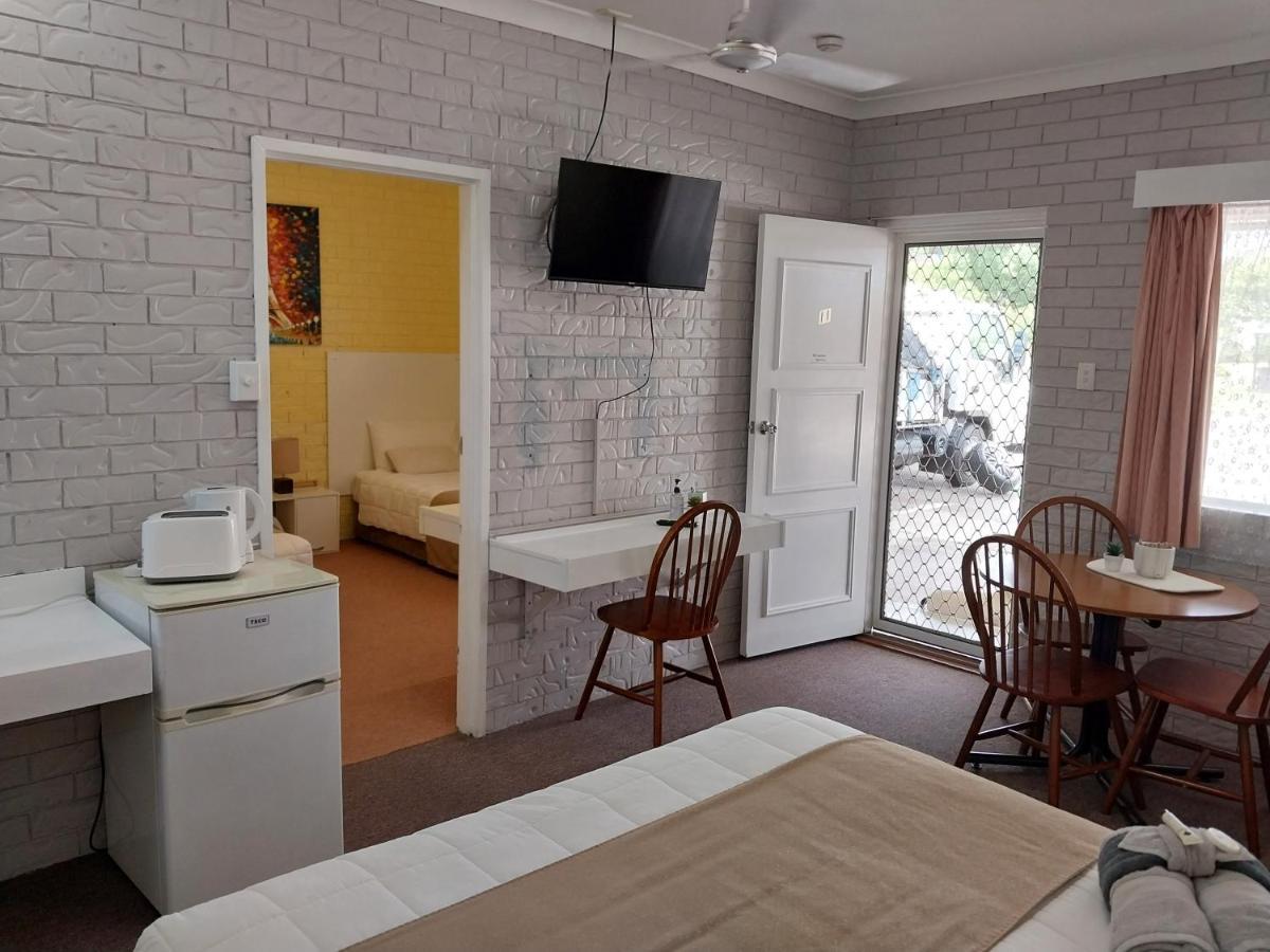 غلين اينيس Jillaroo Motor Inn المظهر الخارجي الصورة